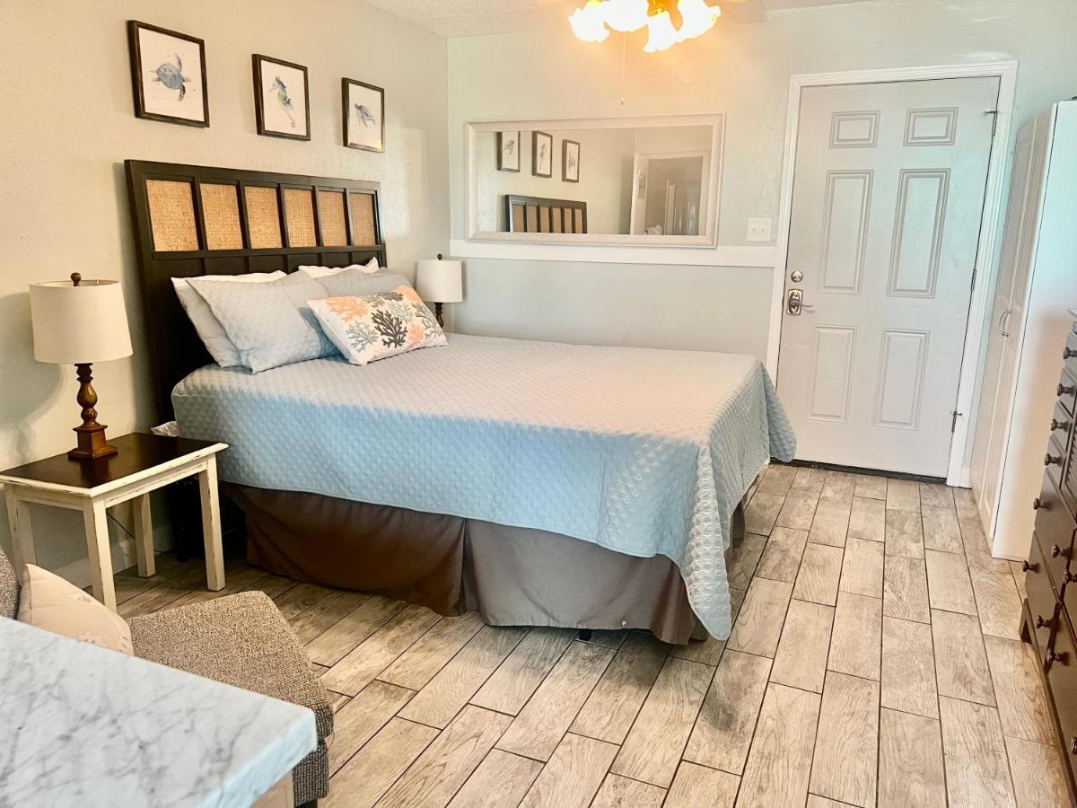 Budget Friendly Condo Perfect For A Romantic Getaway Within Walking Distance To The Beach! Gulf Shores Ngoại thất bức ảnh